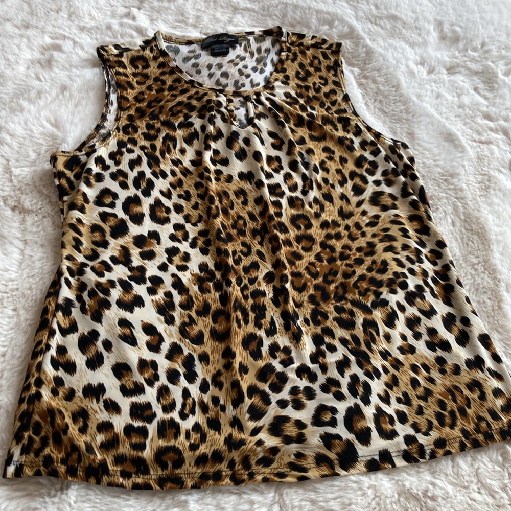 NWOT. Leopard print shell Size Medium - Picture 3 of 8